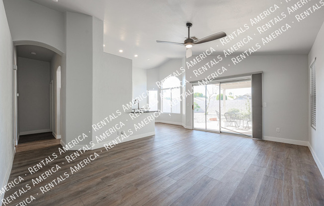 1044 W TODD DR
