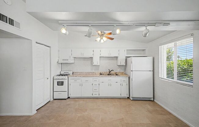 10606 W Oakmont, Sun City - Spacious 3 bed, 2 bath-Adult Community