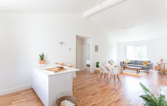 2703 BELLEVUE AVE.