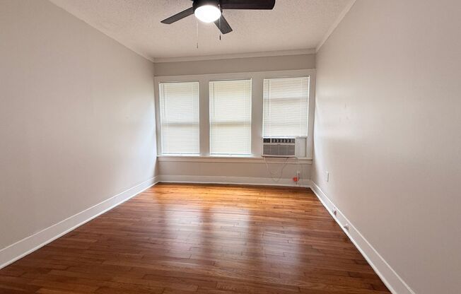 2 beds, 1 bath, $1,275, Unit B3607