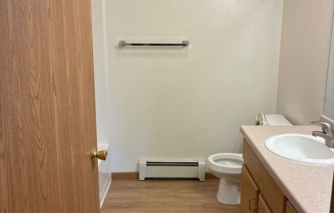 2 beds, 1 bath, 950 sqft, $1,250, Unit 1850-39