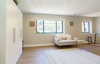Luxury Top Floor Old Town Studio