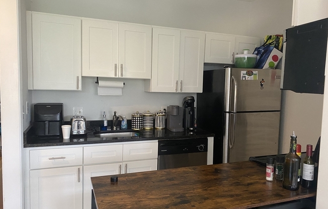 2 beds, 1 bath, 800 sqft, $2,700, Unit 2