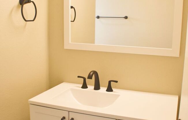 2 beds, 1 bath, 775 sqft, $1,395, Unit 445-28