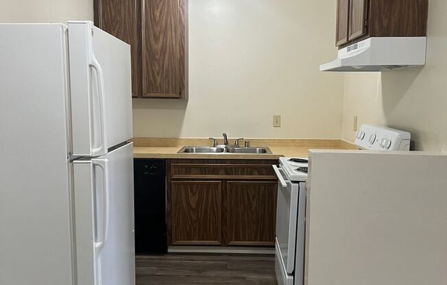 1 bed, 1 bath, $950, Unit 8