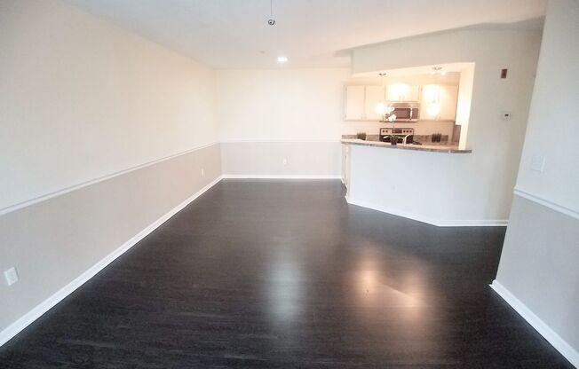 Gorgeous Wood Floors 1/1 condo for RENT @The Crest close to UCF