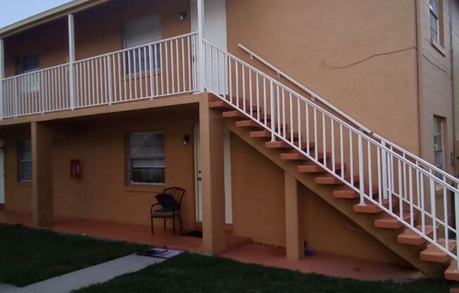 Beautiiful Palm Gardens  2 bedroom, 1 bath Condo in St Cloud