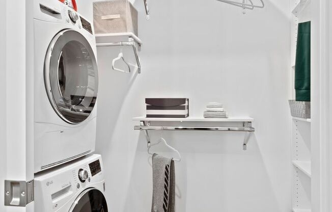 Studio, 1 bath, 439 sqft, $1,095, Unit 501