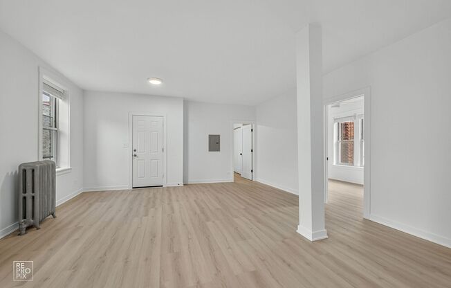 2139 W LUNT