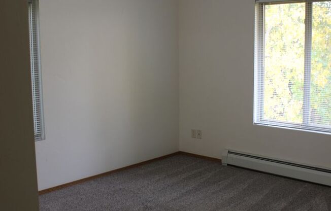 2 beds, 1 bath, 1,300 sqft, $1,299.99, Unit 2250-05