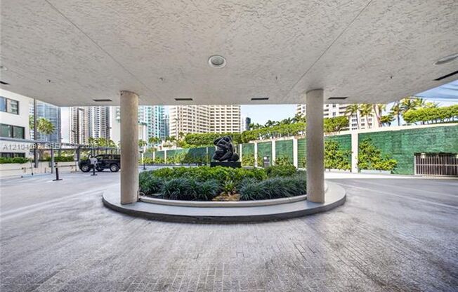 1 bed, 1.5 baths, $3,100, Unit # 916