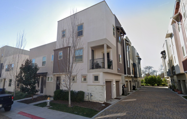 Modern 2-Bedroom Condo Near Downtown Sacramento