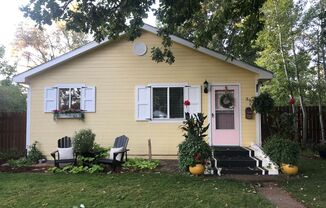 CHARMING 2 BED/1 BATH COZY COTTAGE LOCATED IN THE HEART OF LONGMONT AVAILABLE 12/22