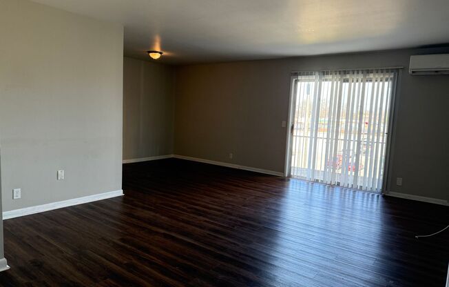 2 beds, 1 bath, 1,000 sqft, $1,195, Unit B24