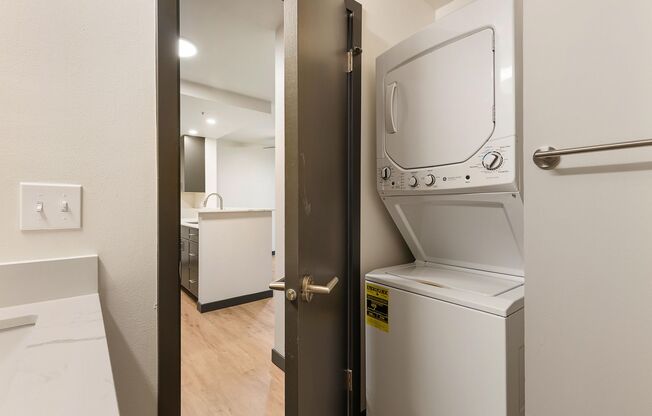 1 bed, 1 bath, 634 sqft, $2,245, Unit 307