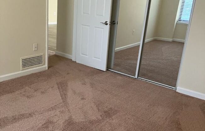 2 beds, 1 bath, 800 sqft, $1,743, Unit 3-W2E