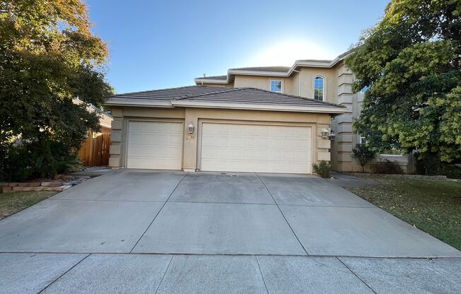 3 beds, 2.5 baths, $2,595