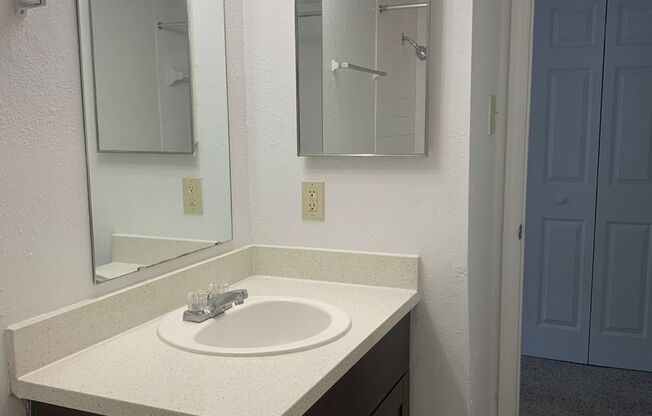 1 bed, 1 bath, 640 sqft, $980, Unit 2409