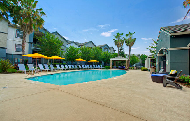 Sparkling Pool | Apartments for Rent in Sacramento CA | Broadleaf Apartments