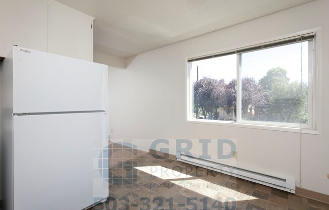 2 beds, 1 bath, $1,695, Unit A