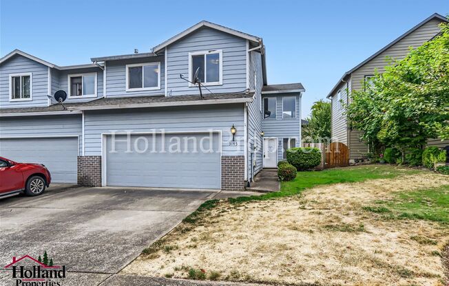 Cozy Two-Level Duplex Home with Fenced Backyard in Hillsboro!