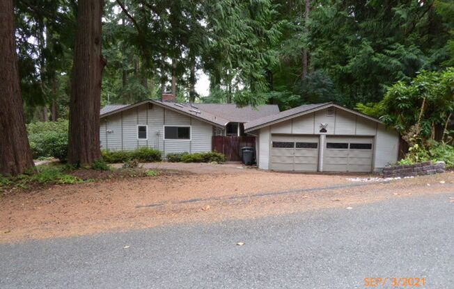 Charming 4 Bed 2.5 Bath + Den Rambler in Sought After Bridle Trails, Bellevue
