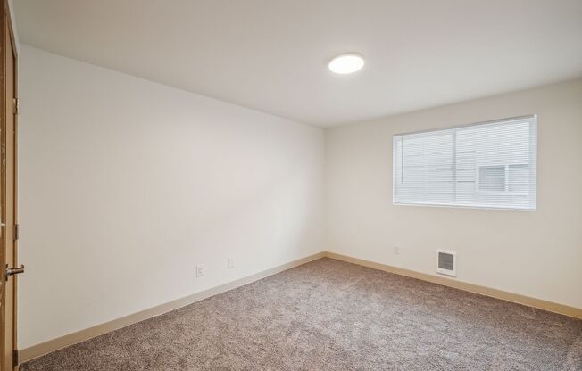 2 beds, 1 bath, 900 sqft, $1,595, Unit 16