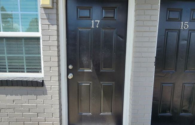 2 beds, 1 bath, $825, Unit 17 - downstairs unit