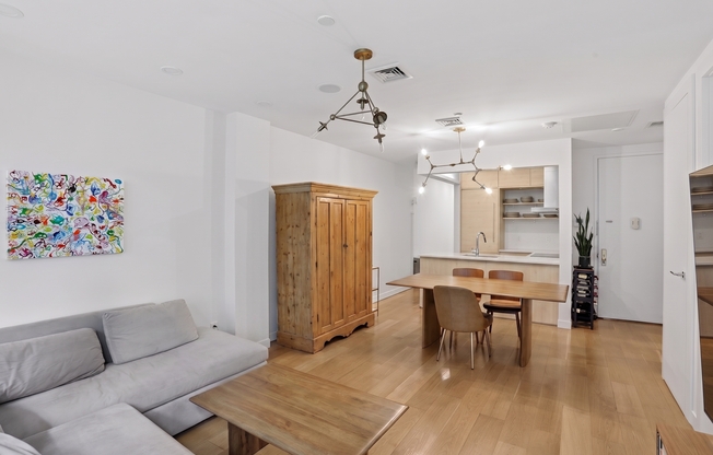 310 W 114 ST