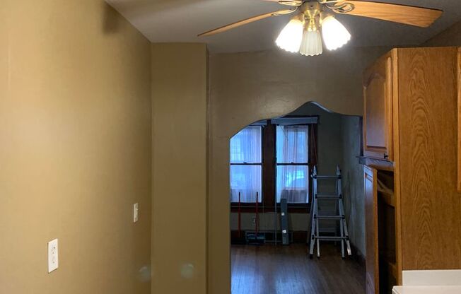 2 beds, 1 bath, $975