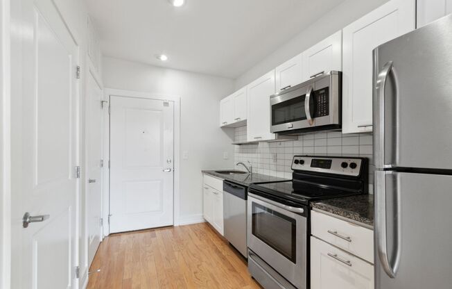 Studio, 1 bath, 400 sqft, $1,000, Unit Unit 103