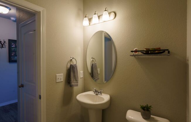 Like new in Ventana! 4 bedroom,3 bath, fenced yard.