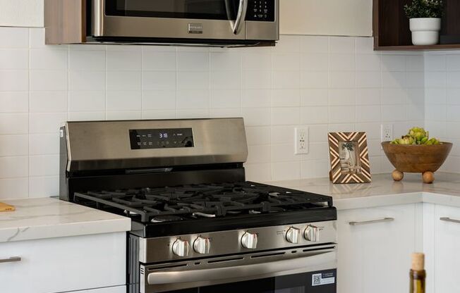 Studio, 1 bath, 646 sqft, $2,850, Unit 213