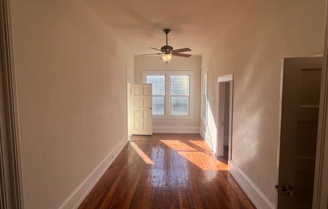 3 beds, 1 bath, 1,250 sqft, $2,500, Unit 1233 Star St. - Upstairs