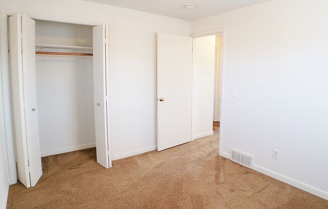 2 beds, 1 bath, 850 sqft, $1,349, Unit 5822-1 Balsam