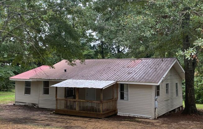 3 bed/ 1 bath house in Dixie for rent