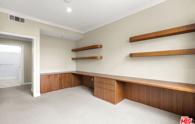 3 beds, 3 baths, 1,350 sqft, $5,800, Unit 301