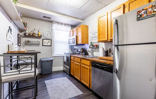 1 bed, 1 bath, $1,050, Unit Apt 1