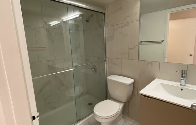 2 beds, 1 bath, 1,100 sqft, $4,400, Unit E214