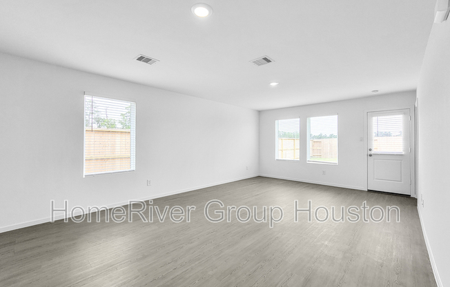 1703 GRN WARBLER LN