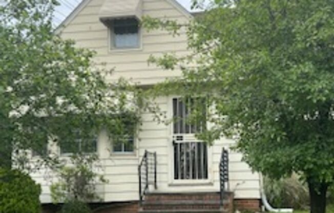 Welcome to 871 E 232nd St
