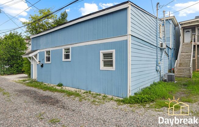 112 E Anderson