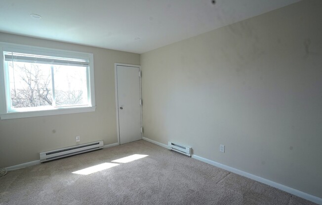 2 beds, 1 bath, 1,050 sqft, $2,600, Unit 4