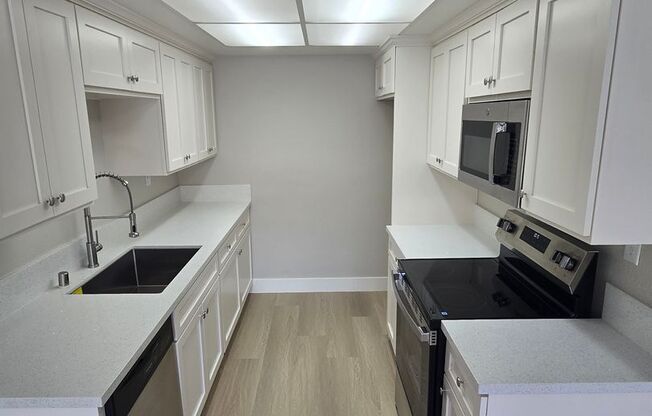 1 bed, 1 bath, 800 sqft, $2,450, Unit 1T