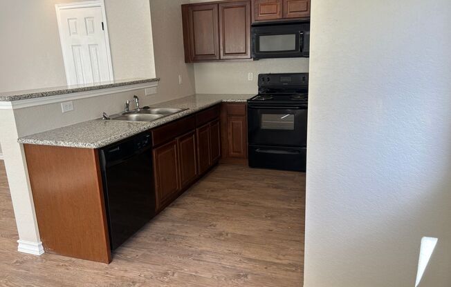 Beautifully Renovated Town-home - Near Medical Center