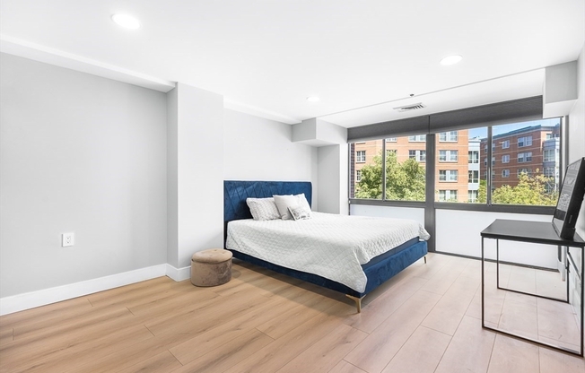 2 beds, 1.5 baths, 1,028 sqft, $4,800, Unit 206
