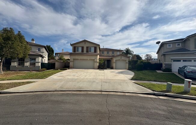 Beautiful 4 bed, 3 bath Corona home with 3 car garage for lease