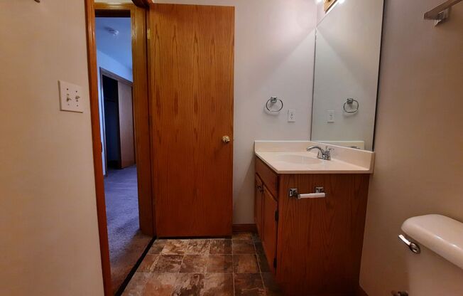2 beds, 2 baths, 850 sqft, $985, Unit 304