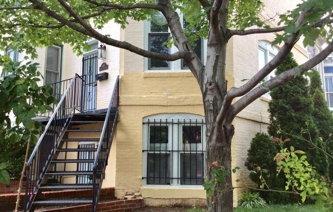442 3rd Street NE