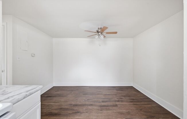 2 beds, 1 bath, 650 sqft, $950, Unit 1015 N Scott Avenue #105
